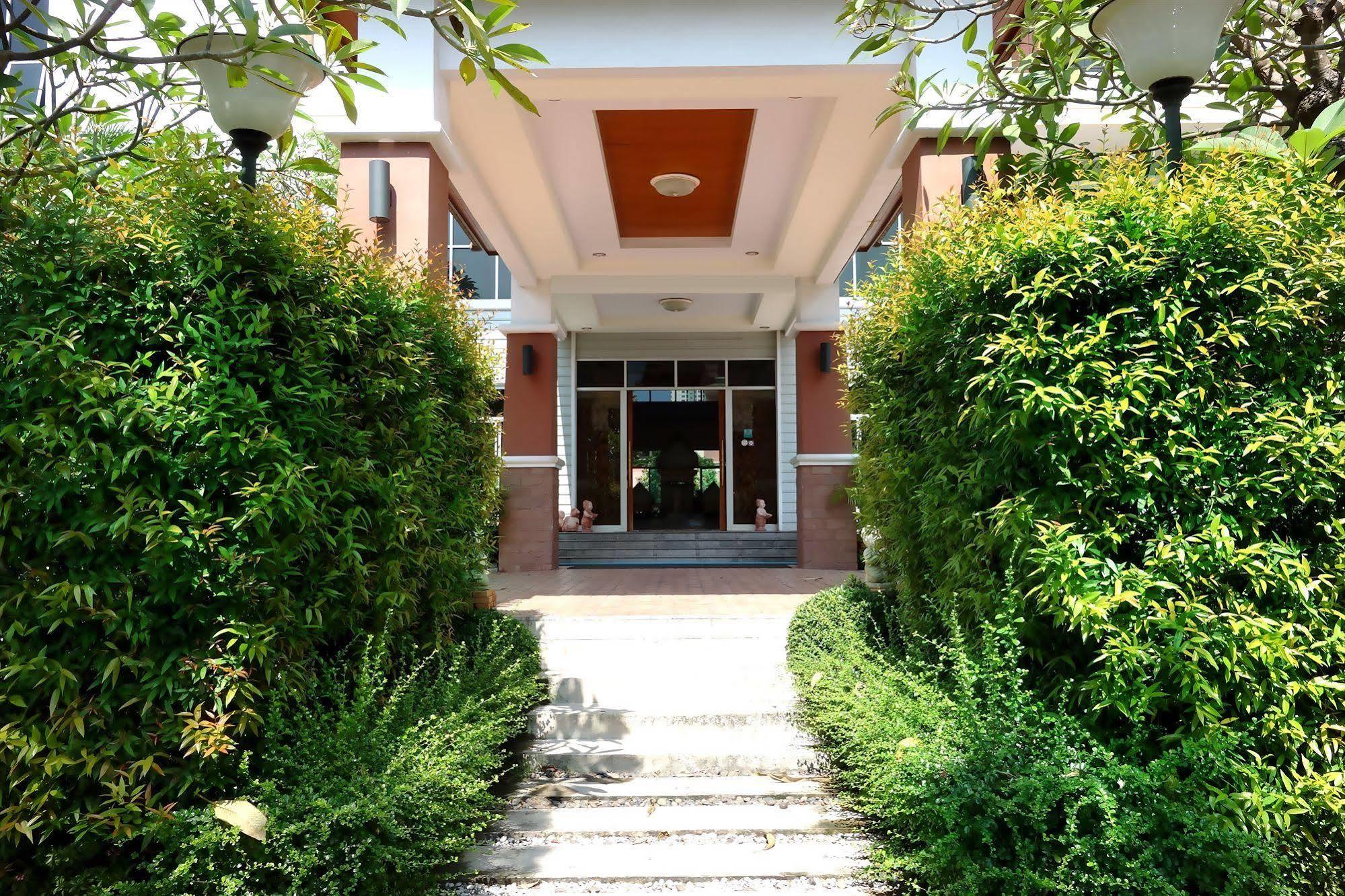 Lek Villa Pattaya Esterno foto